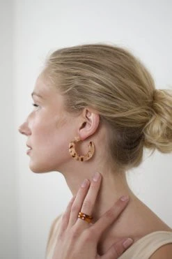 Machete Kate Hoops In Ash Blonde Tortoise Jewelry