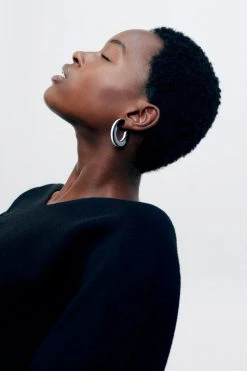 Machete Kate Hoops In Stromanthe Jewelry