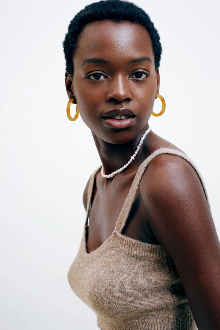 Machete THE SPOTLIGHT Midi Hoops In Blonde Tortoise 4 Machete THE SPOTLIGHT Midi Hoops In Blonde Tortoise